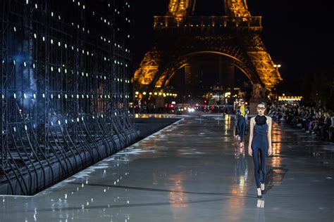 spot pubblicitario ysl paris torre eifel|Yves Saint Laurent’s Eiffel Tower show at Paris Fashion Week: .